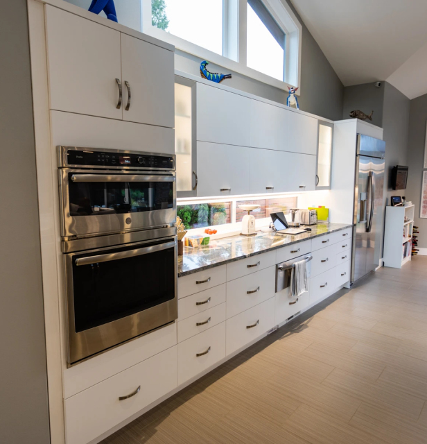 Kitchen Area with Refrigerator and Oven